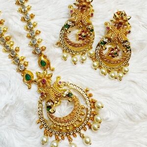 NIB Tarinika Rhinestone Necklace and Earrings